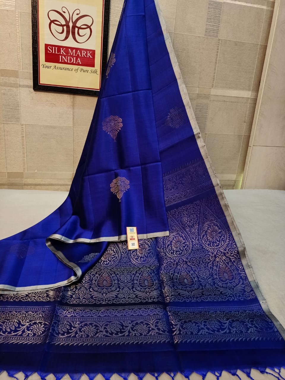 Pure Silk Handloom Meena Butta Gold And Silver Jarie  Meena Work Butta