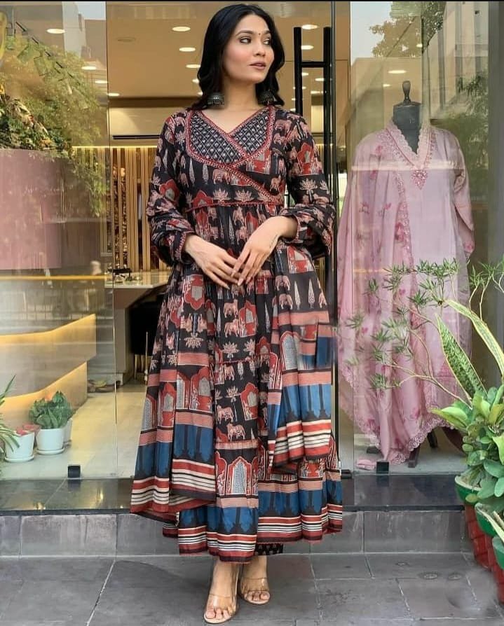 Look Straight Out Of A Dreamy Movie Set As You Turn Around And Walk In This Elegant Flaired Suit
